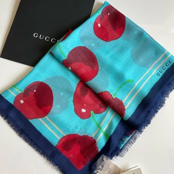AUTHENTIC NWT GUCCI SHAWL / SCARF - Picture 10 of 13